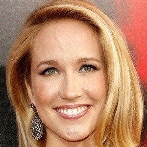 Anna Camp Biography, Age, Family, Height,。